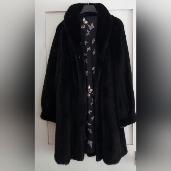 Genuine Black Canadian Mink Coat, Size 10/12, lovingly used - Picture 7 of 16